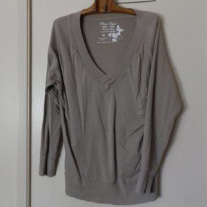 WOMEN'S DEEP V NECK SWEATER